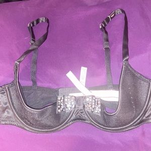 NWT VICTORIA SECRET LINGERIE BRA